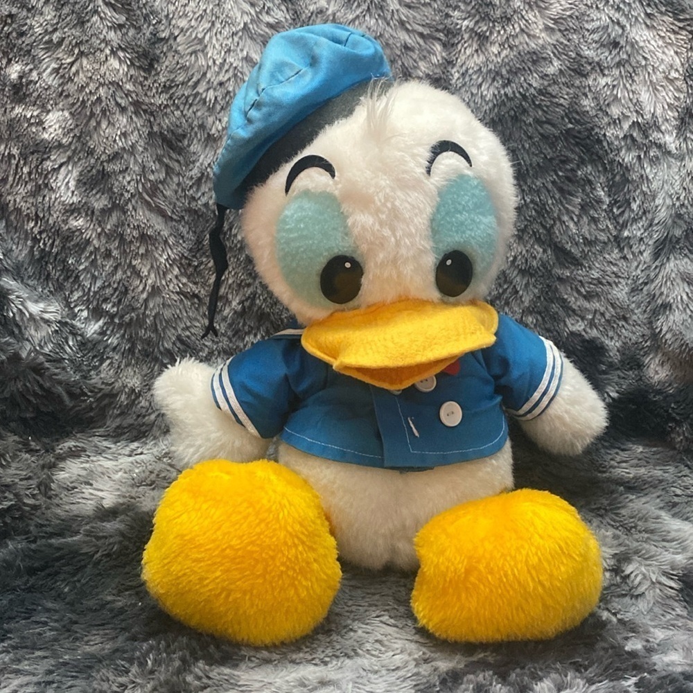 Vintage Donald Duck Plush Toy Doll
Disney Japan Sun and Star RARE
Collectible